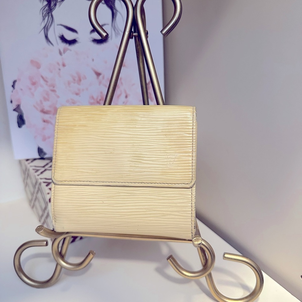 Louis Vuitton Epi Wallet in Yellow GUC - Picture 1 of 11